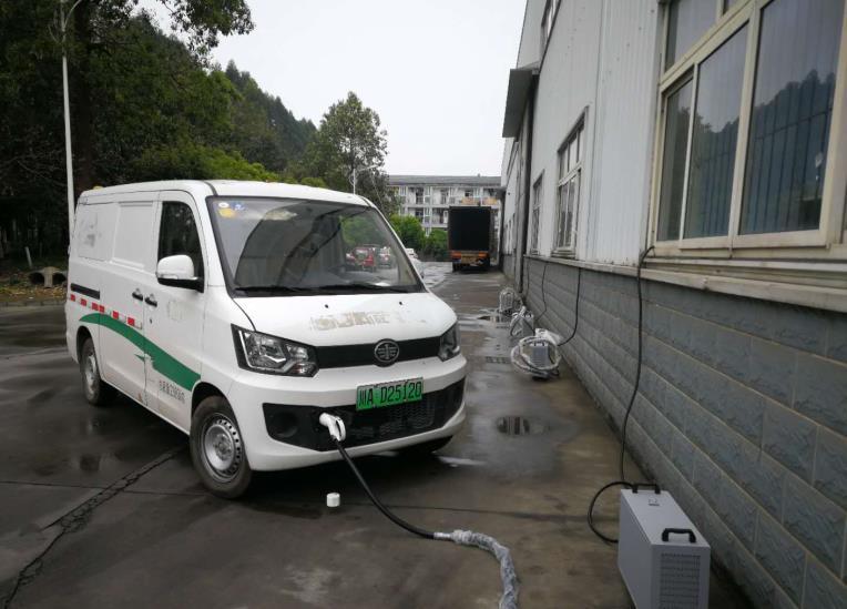 La estación de carga de carga rápida Cargo Van con Zhong Dianqi Star en estado
